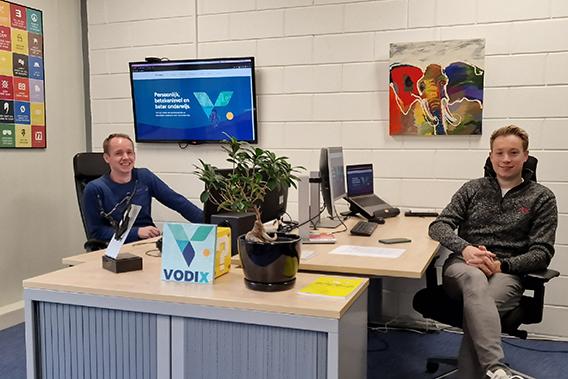 Robin van Rootseler (links) en Guus Roelofs van uitgeverij Vodix