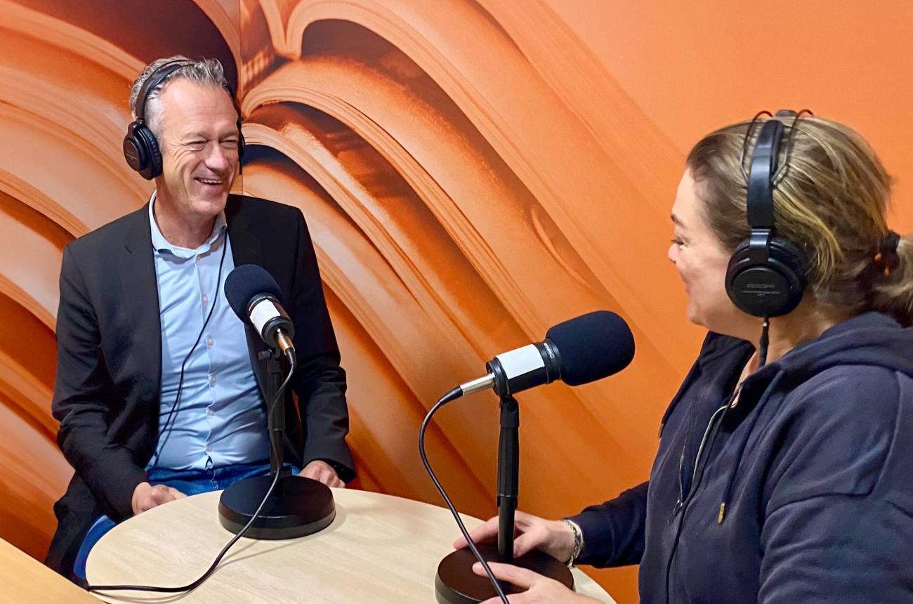 Maarten Verboom en interviewer Britta van Gendt tijdens opnamen van de podcast